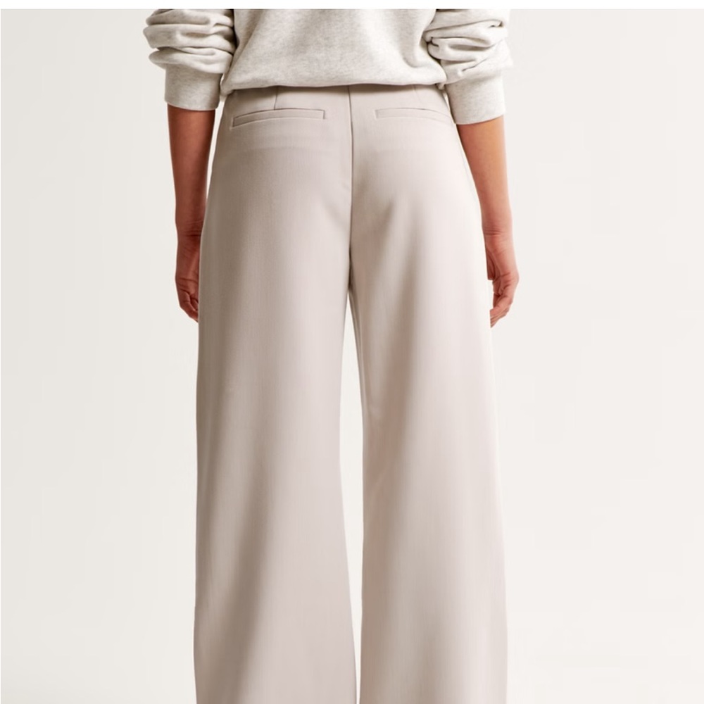 Abercrombie & Fitch Wide Leg Pants in Light Beige - Picture 3 of 6